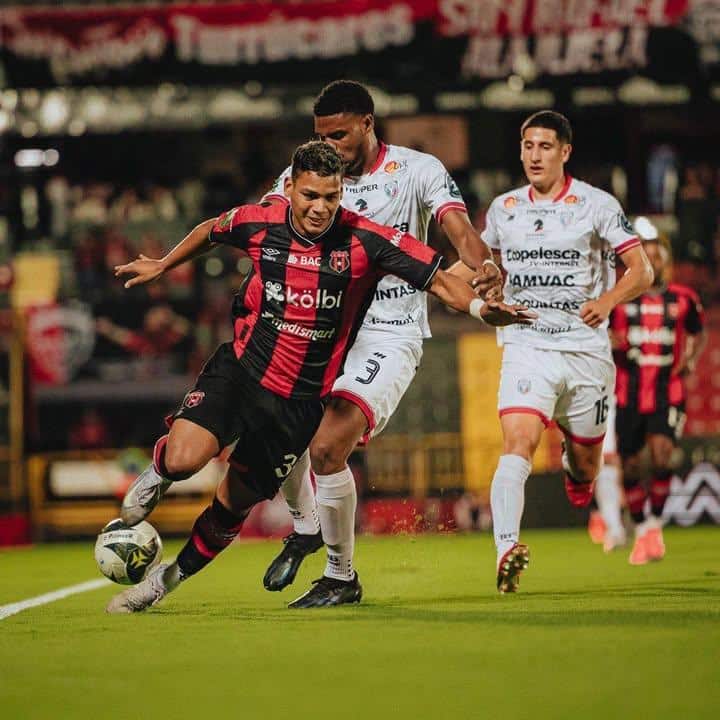 Alajuelense y San Carlos: Un Empate que Deja Sabor Amargo
