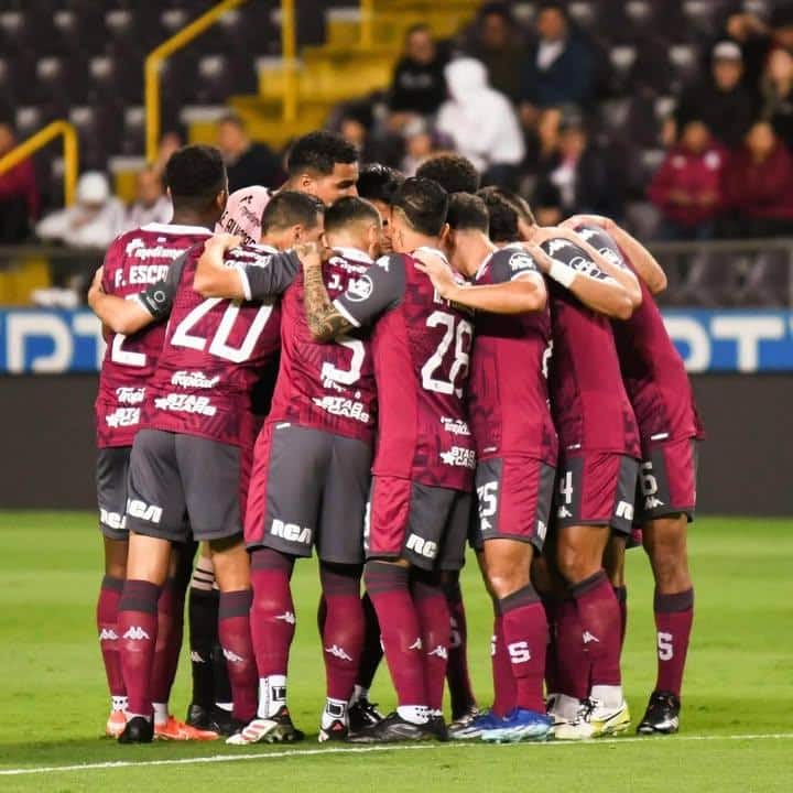 ¡La Cueva Llena! Saprissa y Cartaginés: Un Clásico Crucial
