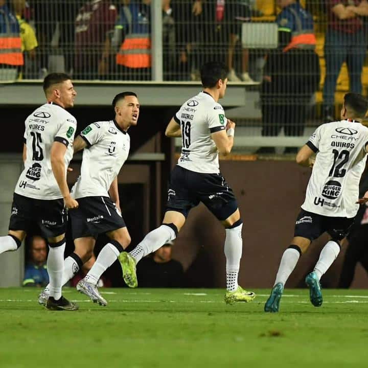 Saprissa y Cartaginés: Un Empate que Complica la Lucha por la Clasificación