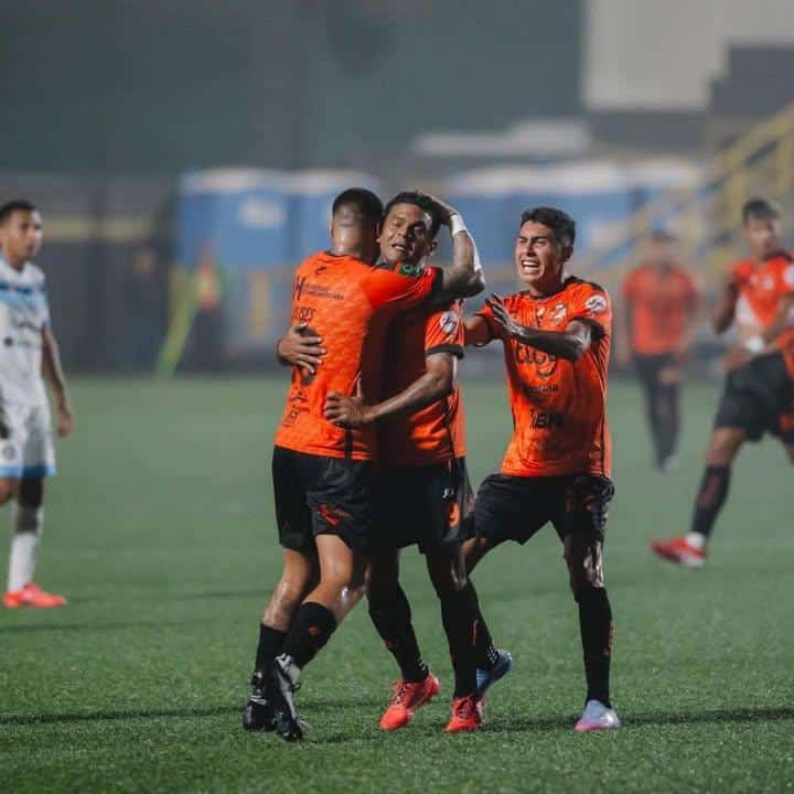 ¡Puntarenas FC Avanza a Semifinales con Goleada a Santa Ana!