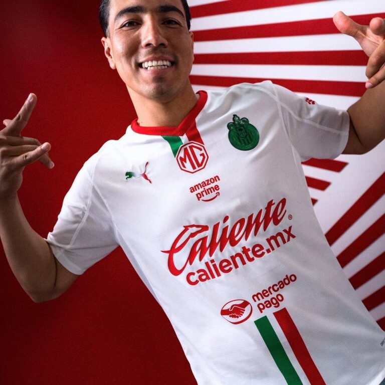 Chivas Femenil y su Nuevo Jersey: Críticas y Apreciaciones en la Hinchada